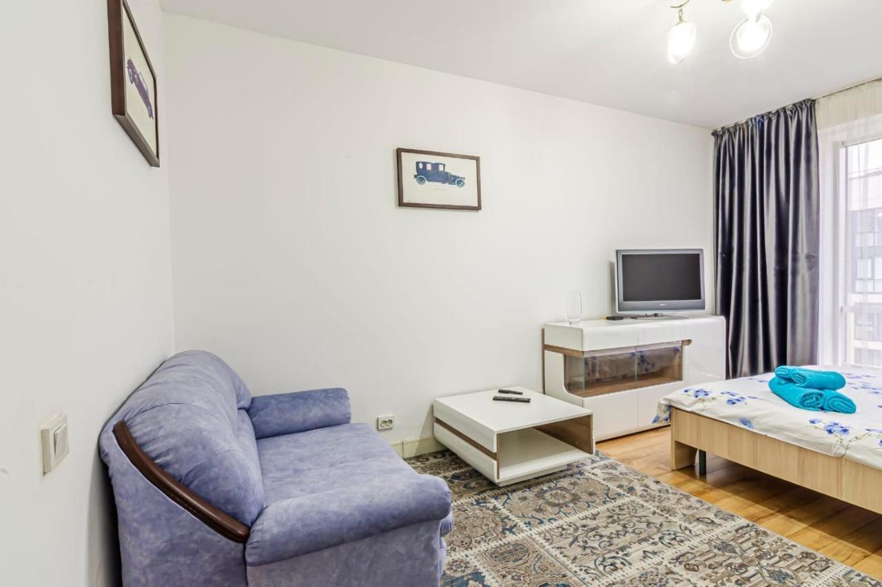 Apartmán Однушка В Жк Абая 130/2 2019 Г.П. Almaty Exteriér fotografie